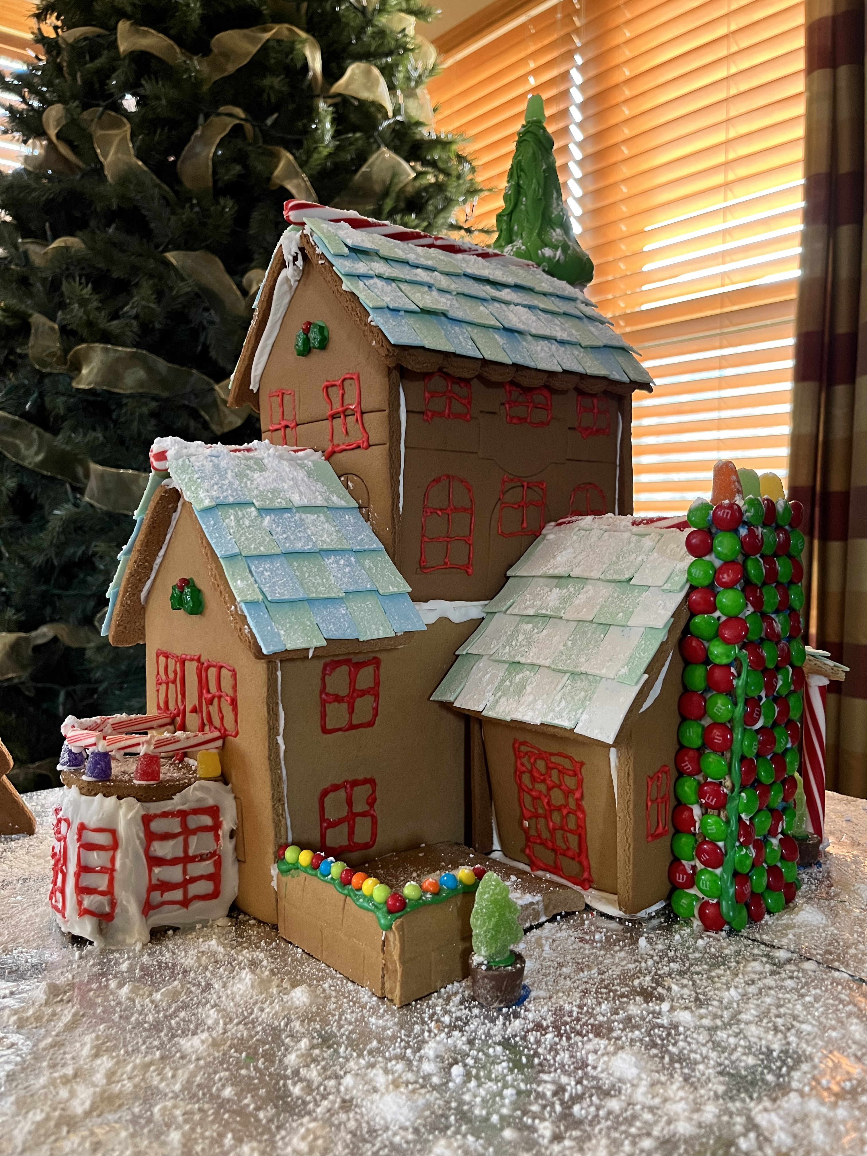 Flower pot topped wall around rear patio