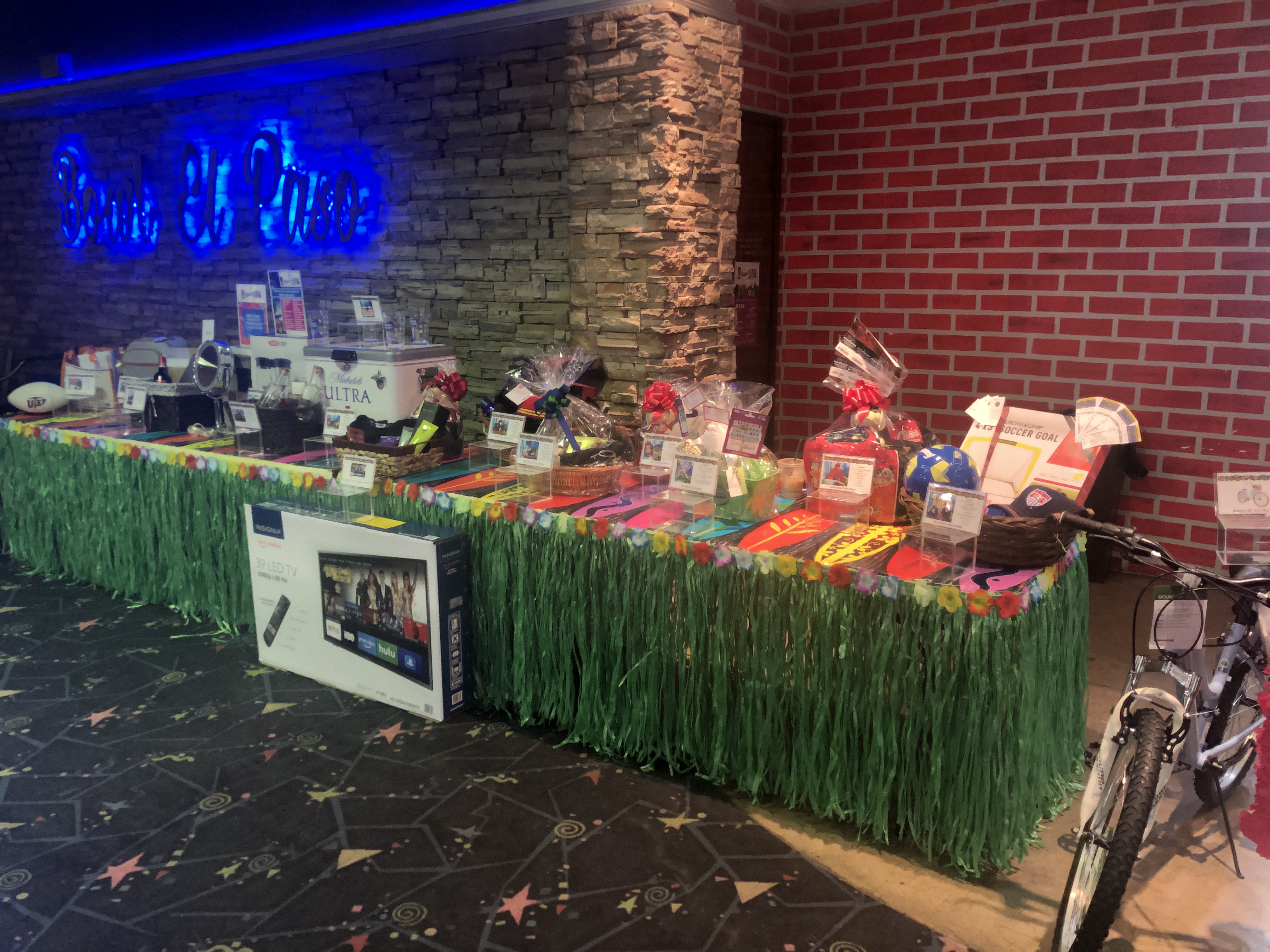 Can we say "WOW" to this Raffle table!