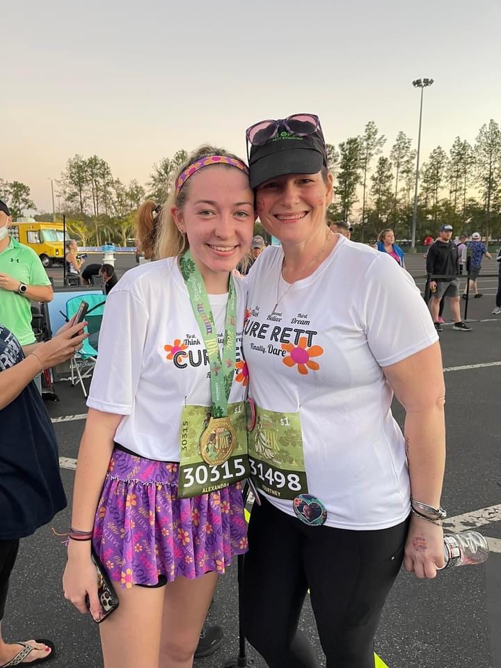 Post-race pose with fellow sibling, Kourtney!