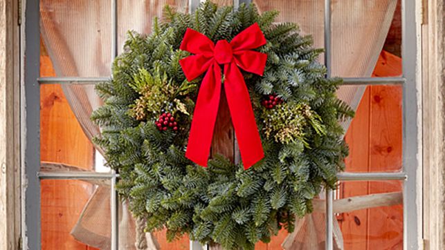 28" Evergreen Christmas Wreath